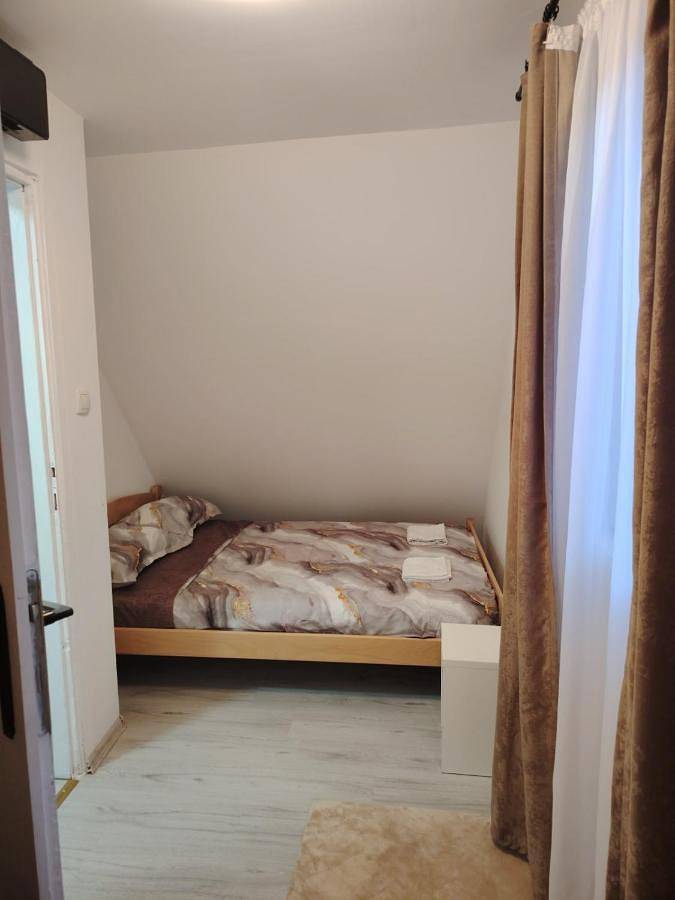 Location de vacances pour 5 personnes, avec vue et jardin à Kosjerić - 3