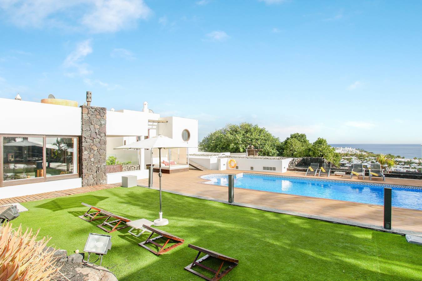 Luxury Villa Abaego with Heated Pool and Private Spa in Playa Blanca, Yaiza