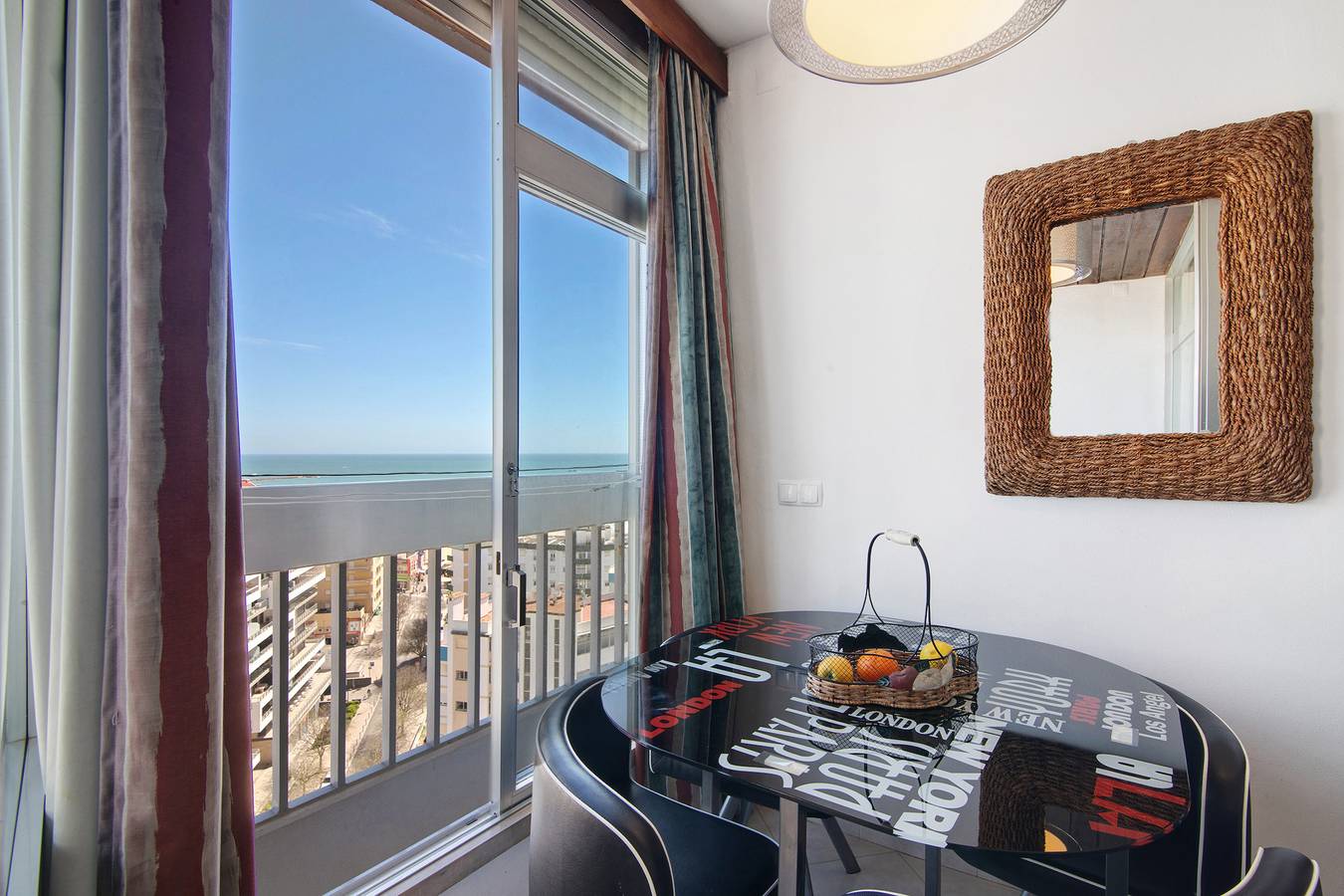 Apartamento inteiro, Apartamento de férias "Praia com vista para o mar" com vista para o mar e varanda in Praia da Rocha, Portimão