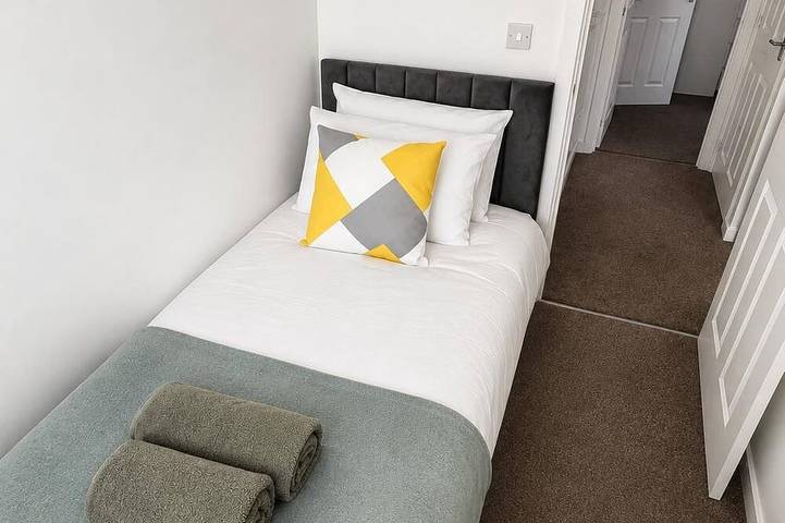 Extraordinary Tranquil Rochester perfect for Contractors | Free Parking X 2 in Rochester, Kent Downs