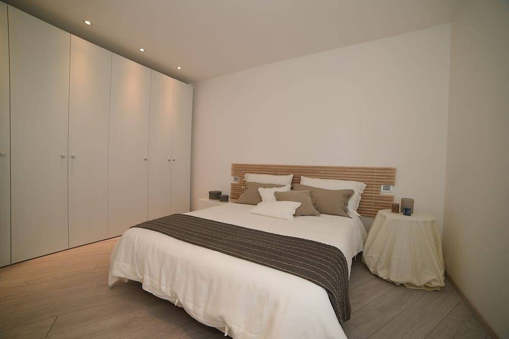 Ganze Wohnung, Einen Steinwurf vom Meer entfernt, ein herrliches Panorama-Penthouse mit Doppelgarage in Alassio, Riviera di Ponente