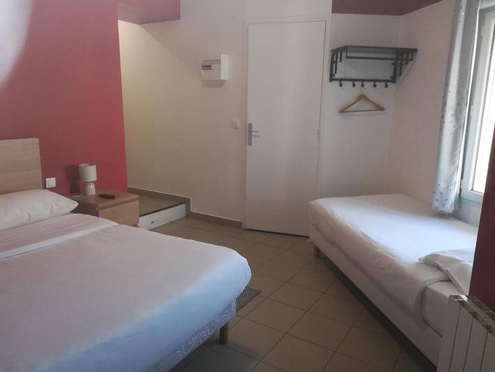 Hôtel pour 2 personnes, avec vue et terrasse, animaux acceptés à Les Pavillons-sous-Bois - 2