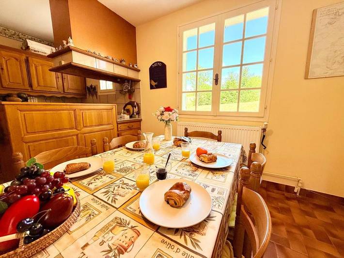 Location de vacances pour 12 personnes, avec Balcon et Terrasse ainsi que Jardin et Vue à Saint-Pierre-de-Varennes - 2