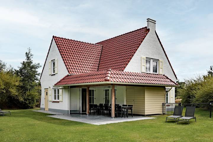 Ferienhaus für 16 Personen, mit Balkon/Terrasse und Terrasse sowie Garten und Sauna in Cadzand-Bad