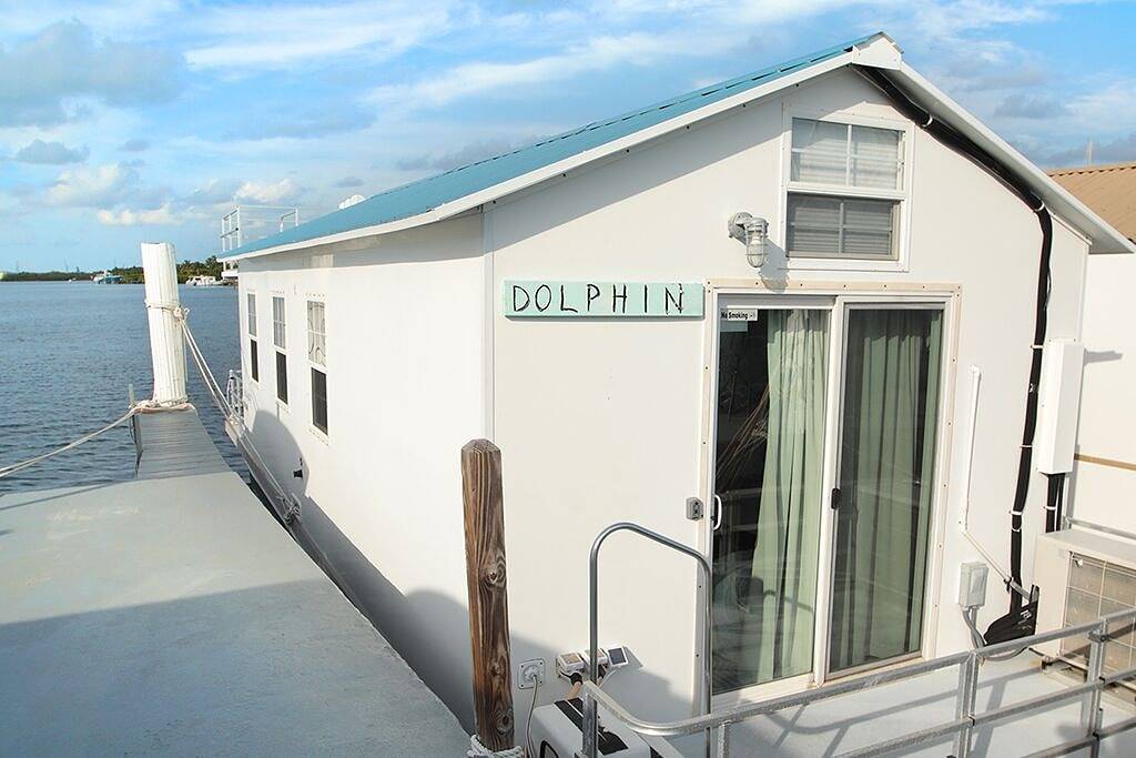 Blick auf den Sonnenuntergang am Wasser Aqua Villa Dolphin @ Mangrove Marina Resort in Tavernier, Monroe County