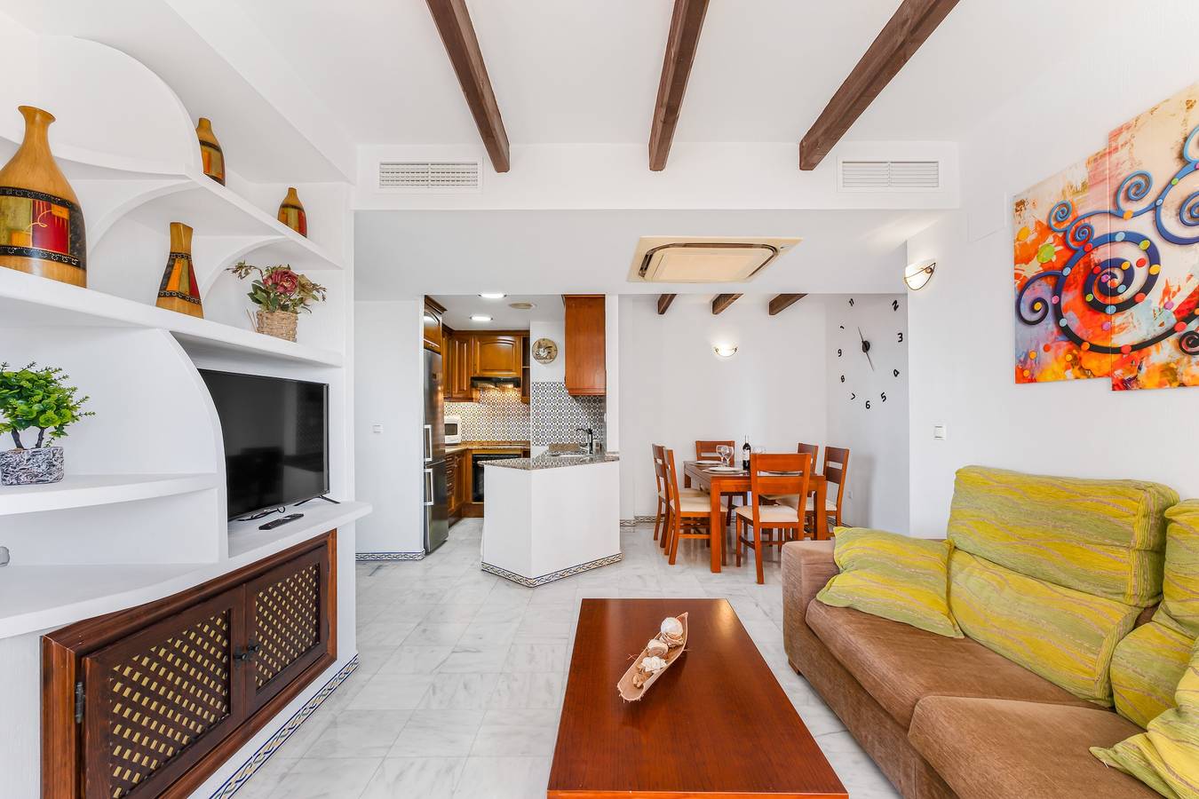 Entire apartment, Apartment 'Fabi Beach' with Sea View, Wi-Fi and Air Conditioning in Torrevieja Centre, Torrevieja