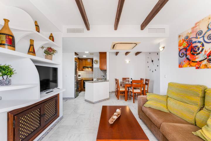 Apartamento entero, Apartamento 'Fabi Beach' con vistas al mar, Wi-Fi y aire acondicionado in Torrevieja Centro, Torrevieja