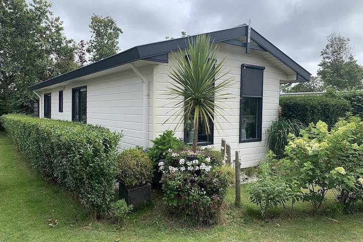 Ferienhaus für 4 Personen, mit Terrasse und Garten sowie Pool in Burgh-Haamstede