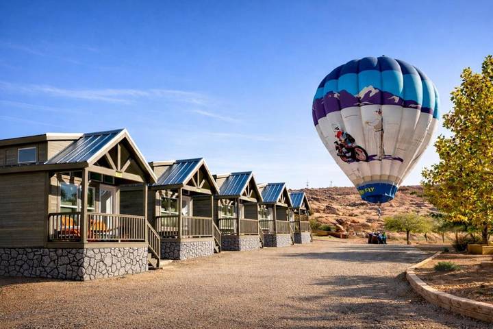 Gîte pour 2 personnes, avec jardin et terrasse ainsi que piscine et jacuzzi