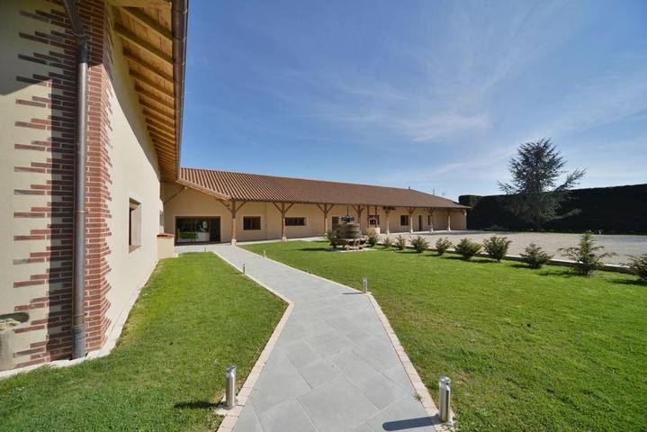 Chambre d’hôte pour 2 personnes, avec piscine ainsi que vue et jardin, animaux acceptés dans l' Ain - 3