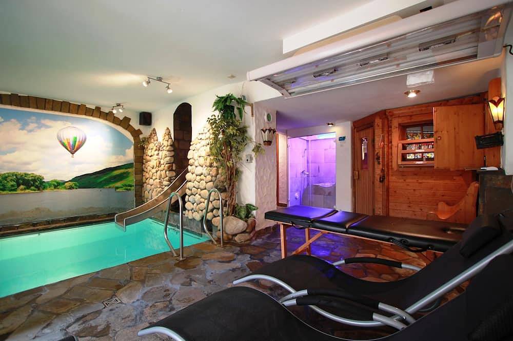 Ganze Wohnung, Alleine in Hallenbad, Sauna, Dampfsauna, direkt am Moselufer, Balkon in Zell Stadt (Mosel), Zell (Mosel)