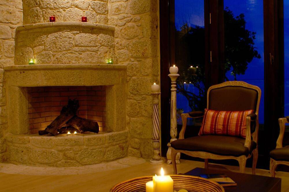 Pretty  seafront cottage in the center of Stoupa, minutes from the sandy beaches in Stoupa, Messenien