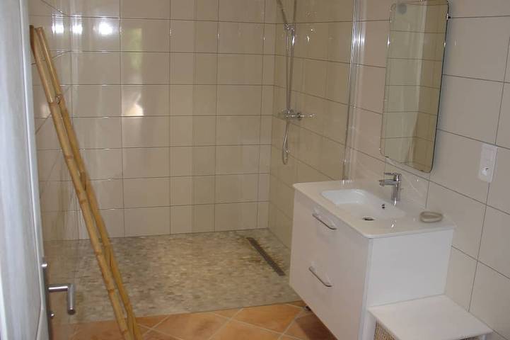 Gîte pour 6 personnes, avec jardin et terrasse à Figari - 4