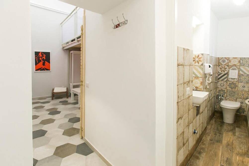 Room Nerone B&B in the historic center incorporated into a Greek Roman theater in Nápoles, Provincia de Nápoles