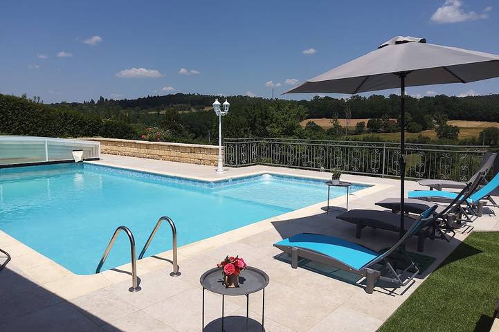 Location de vacances pour 8 personnes à Sainte-Marie-de-Chignac