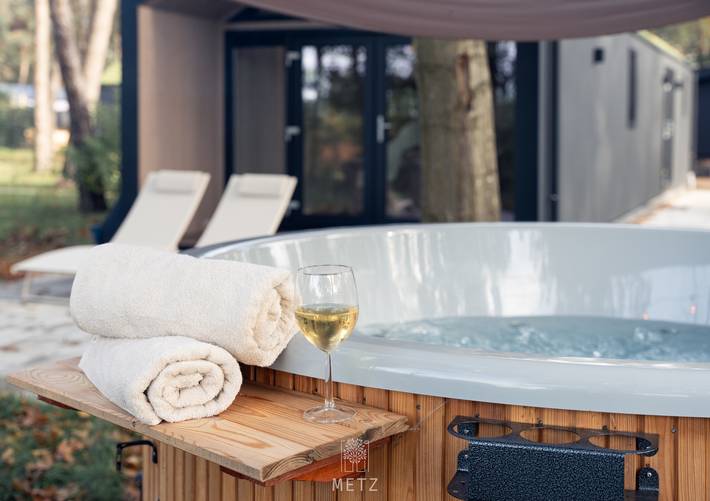 Moderne Lodge für 4 Personen mit Hottub in Haarle in Sallandse Heuvelrug