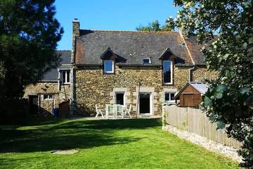 Gîte pour 6 personnes, avec terrasse et jardin à Corseul