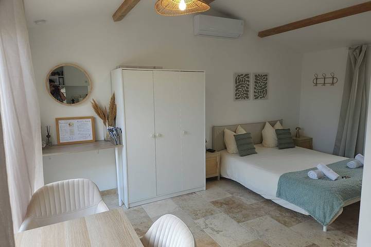 Gîte pour 2 personnes, avec terrasse à Beaumettes - 2