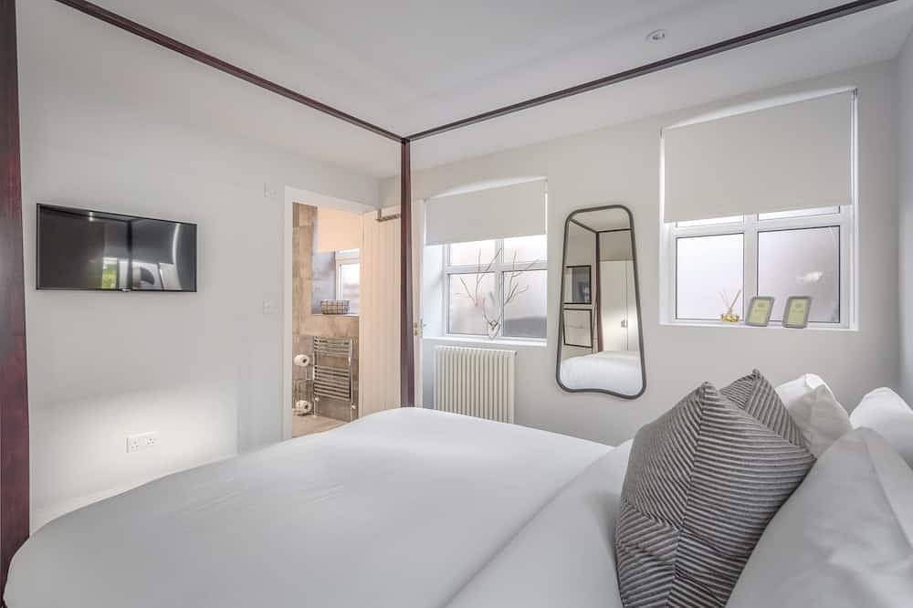 Entire apartment, Staycation 2 bed/2 bath Gated Development Lux St Albans - Off Street Parking in Hertfordshire