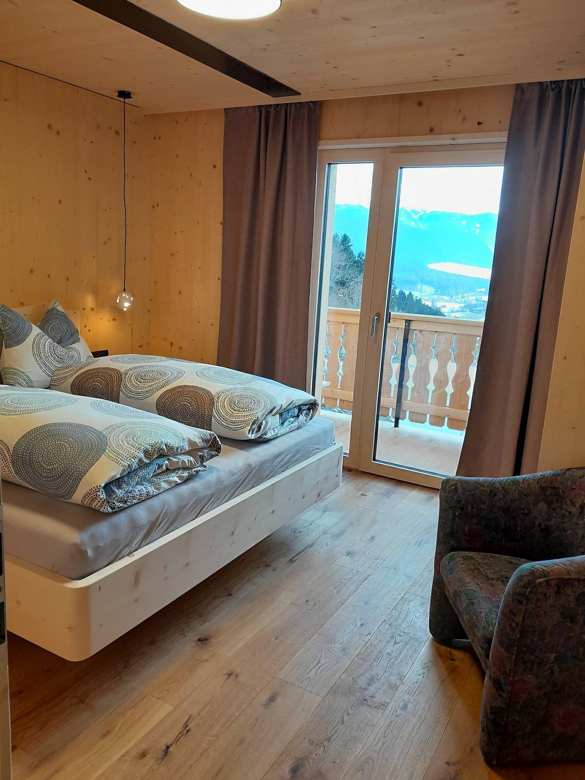 Ganze Wohnung, Ferienwohnung Felderhof Papaver mit Bergblick, Gemeinschaftsterrasse und Wlan in Uttenheim (Gais), Gais