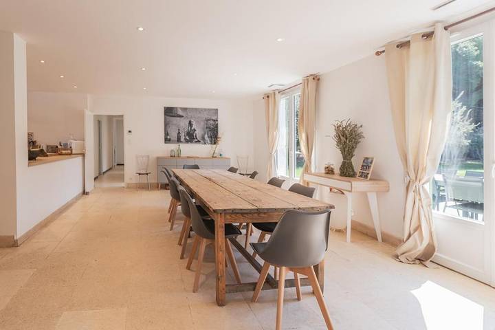 Location de vacances pour 12 personnes, avec piscine ainsi que terrasse et jardin à Manduel - 2