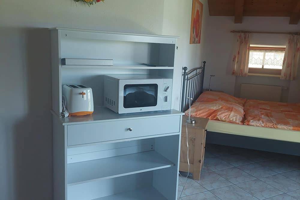 Ganze Wohnung, Fewo 35 qm, Balkon, Wohn/Schlafraum mit Doppelbett, W-Lan, Tv in Frasdorf, Chiemgauer Alpen