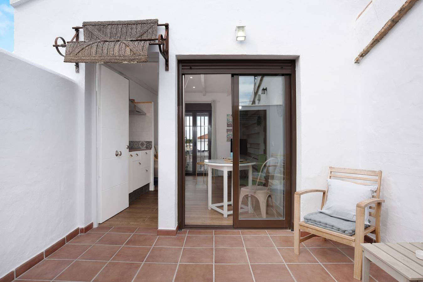 Studio 'Clara 1' dicht bij de zee met terras & Wi-Fi, foto 7