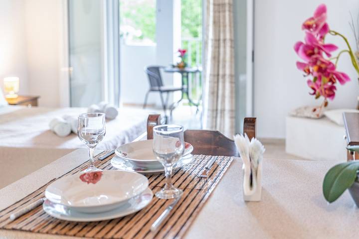 Hel studio-lejlighed, Studio Apartment 'Theodoros' with Shared Garden, Wi-Fi and Air Conditioning in Korfu