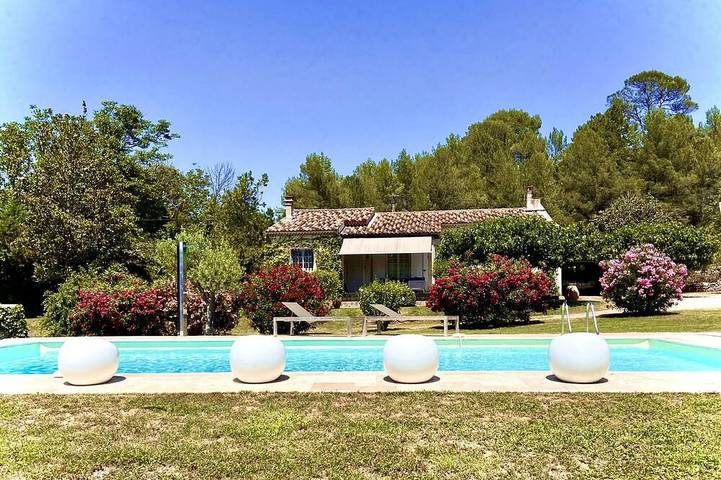 Villa pour 10 personnes, avec Terrasse ainsi que Jardin et Piscine