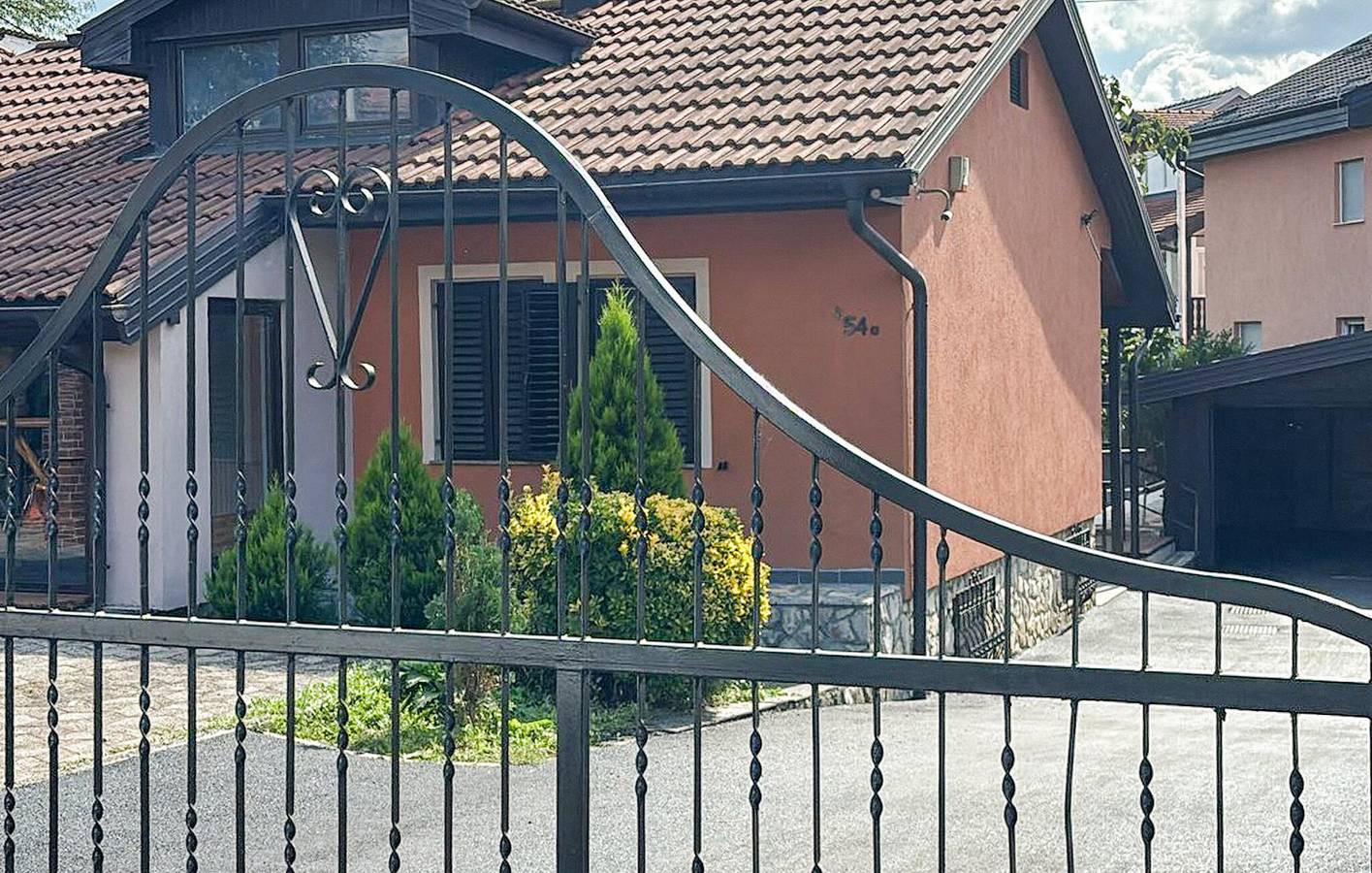 Geräumige 200 m² große Wohnung mit Pool in der Nähe des Stadtzentrums von Karlovac in Karlovac, Karlovac und Umgebung