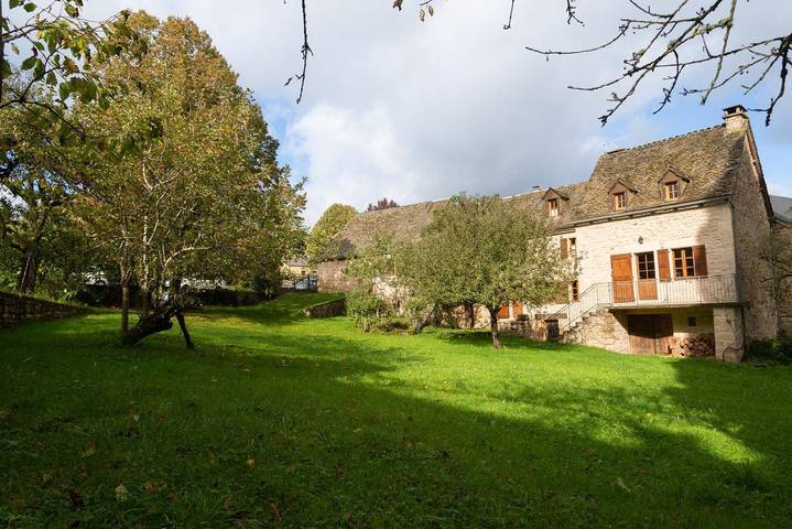 Gîte pour 12 personnes, avec Balcon et Terrasse ainsi que Jardin et Vue