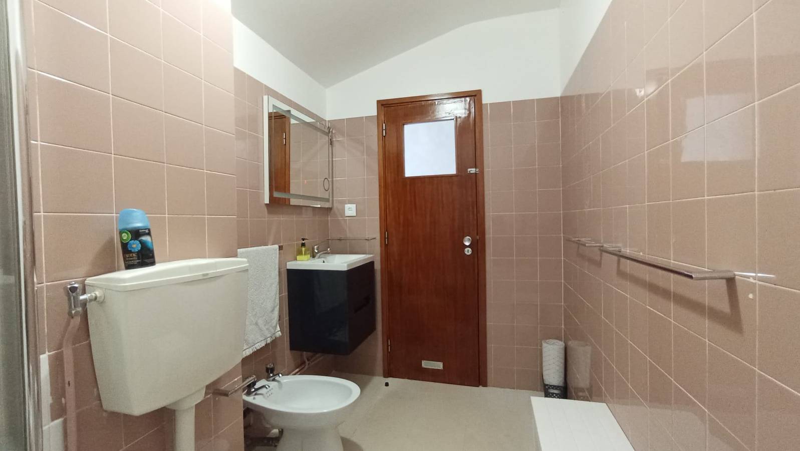 3 Bed House - Sleeps 4 - Wifi - Parking in Angra (Santa Luzia), Angra do Heroísmo