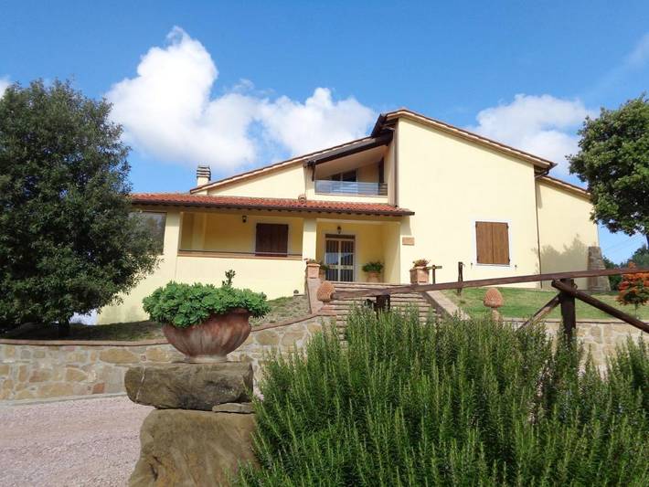 Location de vacances pour 2 personnes, avec piscine ainsi que vue et jardin à Gualdo Cattaneo - 4