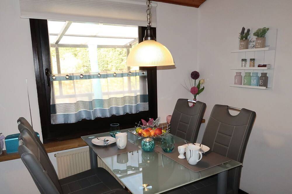 Herrliche Wohnung in einem Ferienhaus für 2 Leute mit Pool, Tv, Terrasse und Haustiere erlaubt in Machtlos, Ronshausen