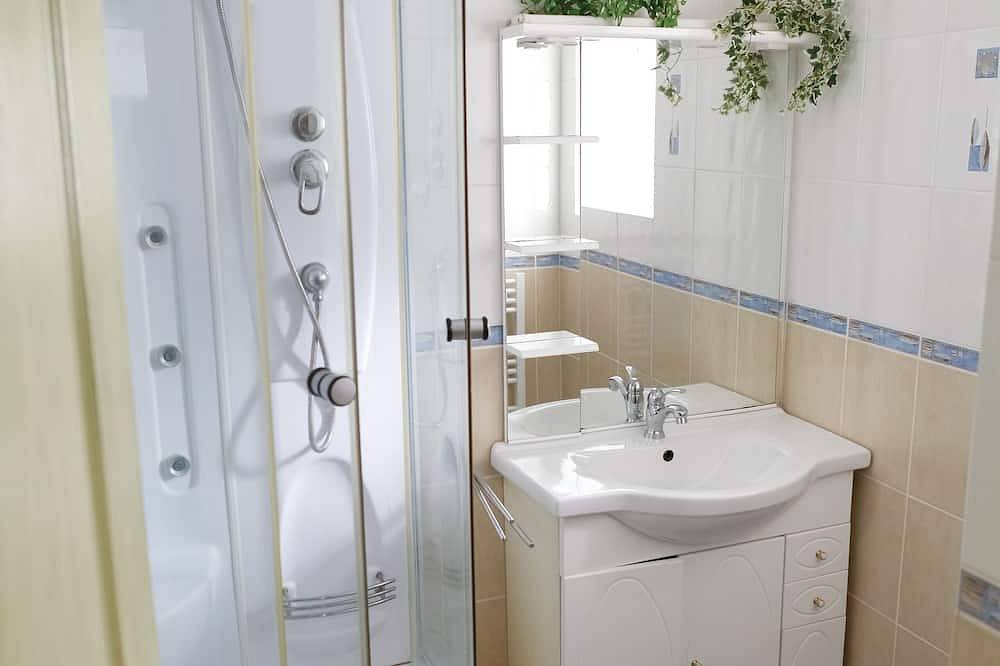 Maskali, gite l Ethnique, beheizter Pool mit freiem Blick in Thenon, Périgord Noir