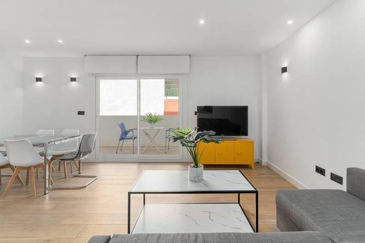 Entire apartment, Apartment 'La Siesta 5' with Shared Pool, Wi-Fi and Air Conditioning in Fuengirola Centre, Fuengirola