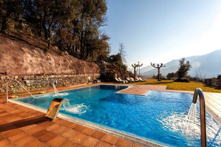 Holiday rental for 14 people, with hot tub and garden in Catalonia
