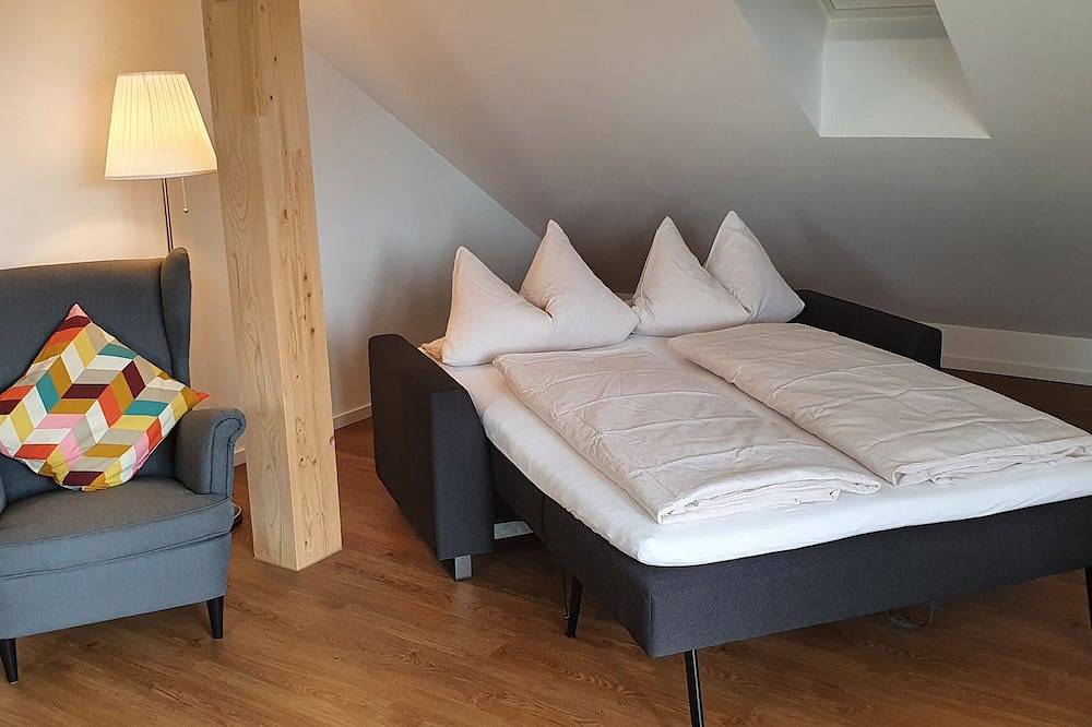 Ganze Wohnung, Ferienwohnung südlich von München  Zugspitzblick, Zirbenholzmöbel, Fahrradweg in Königsdorf, Tölzer Land