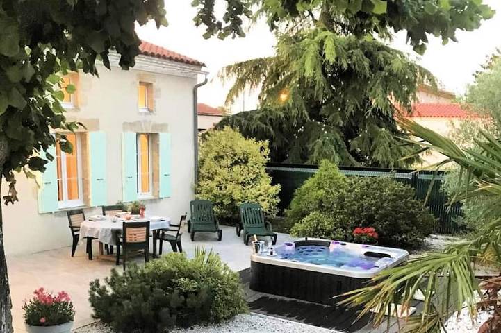 Ferienhaus für 6 Personen, mit Terrasse und Whirlpool sowie Garten - 1