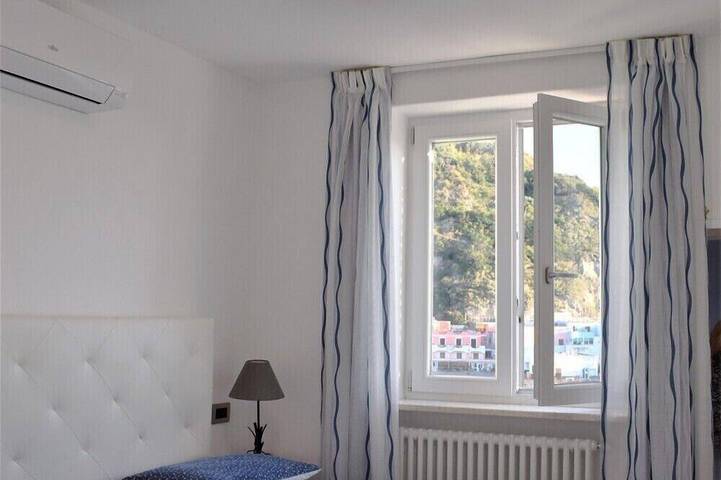 Schönes Haus am Meer. 50 mt. Strand. S. Angelo. Insel Ischia. Bucht Neapel-Capri in Spiaggia dei Maronti, Serrara Fontana
