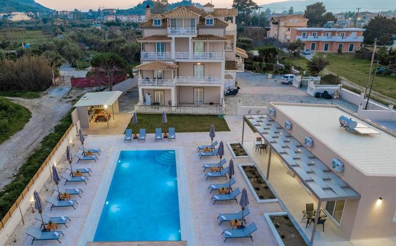 Ferienwohnung für 6 Personen, mit Pool und Terrasse sowie Ausblick in Zakynthos Stadt