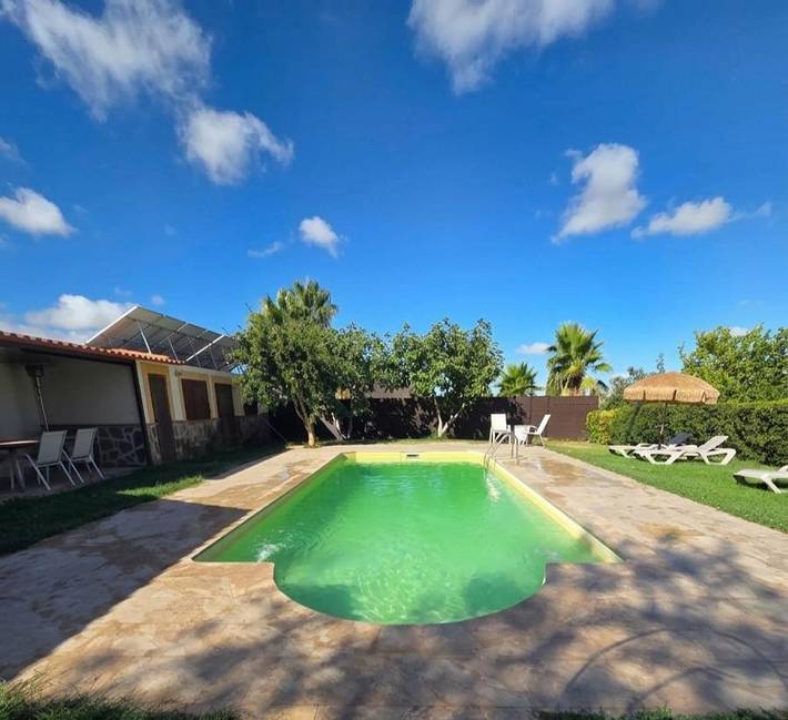 Casa rural para 9 personas, con Terraza y Jardín además de Piscina y Vistas en Campo Lugar