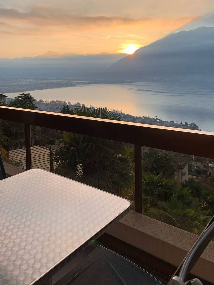 Ferienwohnung für 3 Personen, mit Balkon und Garten sowie Sauna und Seeblick in Orselina