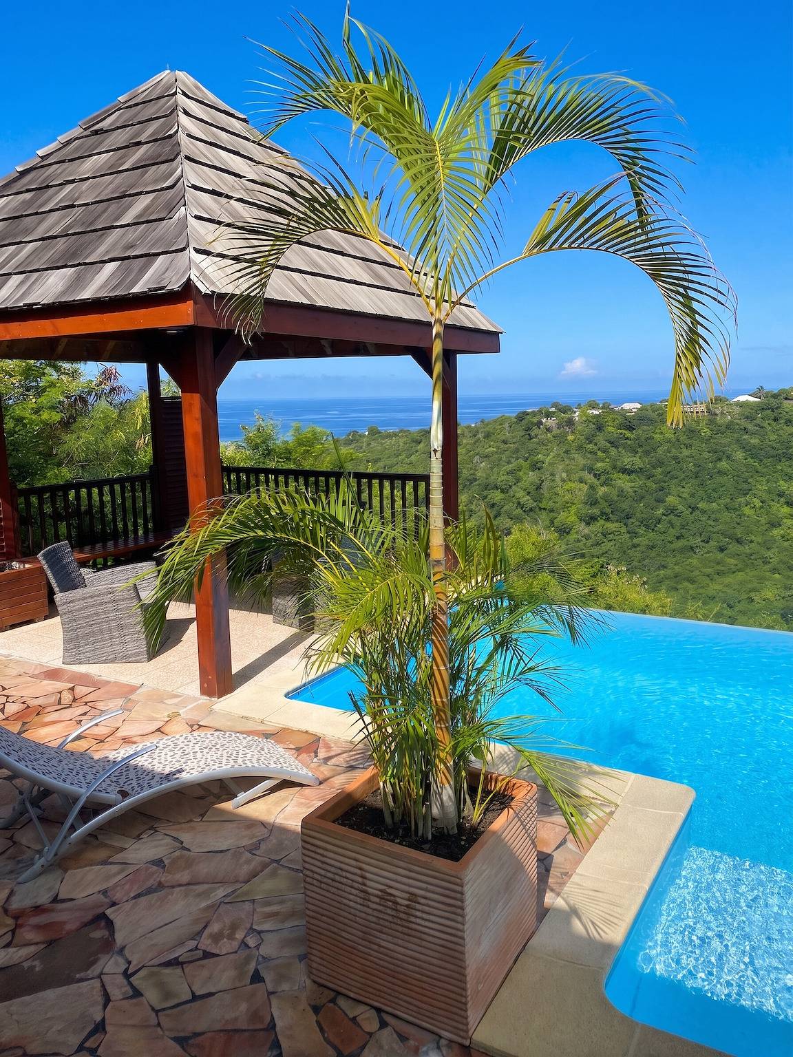 Encantador Bungalow con Vista al Mar en Marigot, 60 m², Piscina. in Vieux-Habitants, Guadalupe