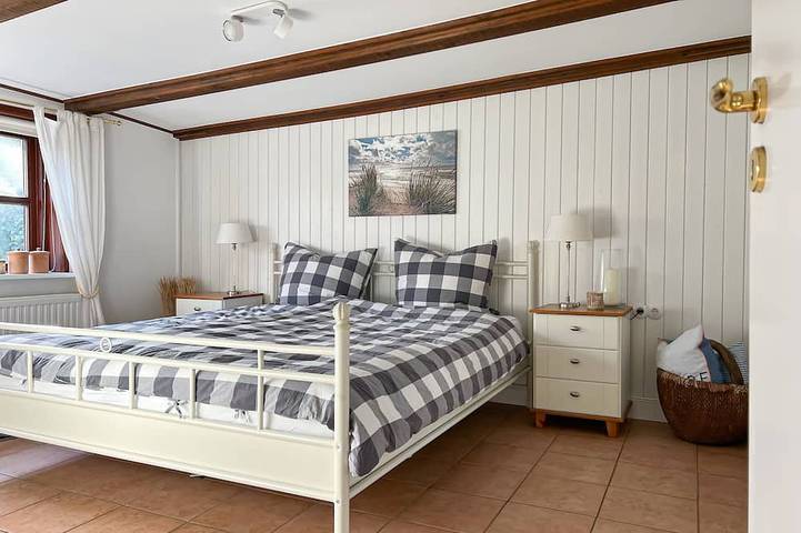 Friesen Chalet - Großes Reetdachhaus vor den Toren von St. Peter-Ording in Tating, Eiderstedt