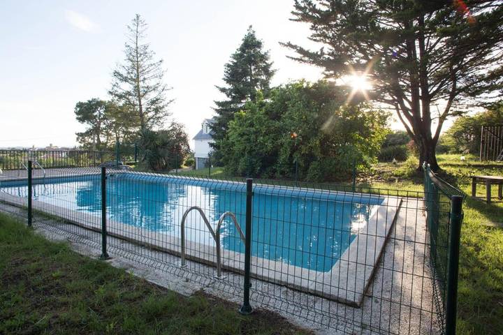 Vakantiepark voor 15 personen, with Whirlpool and Terras as well as Tuin and Zwembad in Noord-Spanje