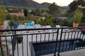 Gîte pour 2 personnes, avec piscine ainsi que terrasse et jacuzzi à Le Muy
