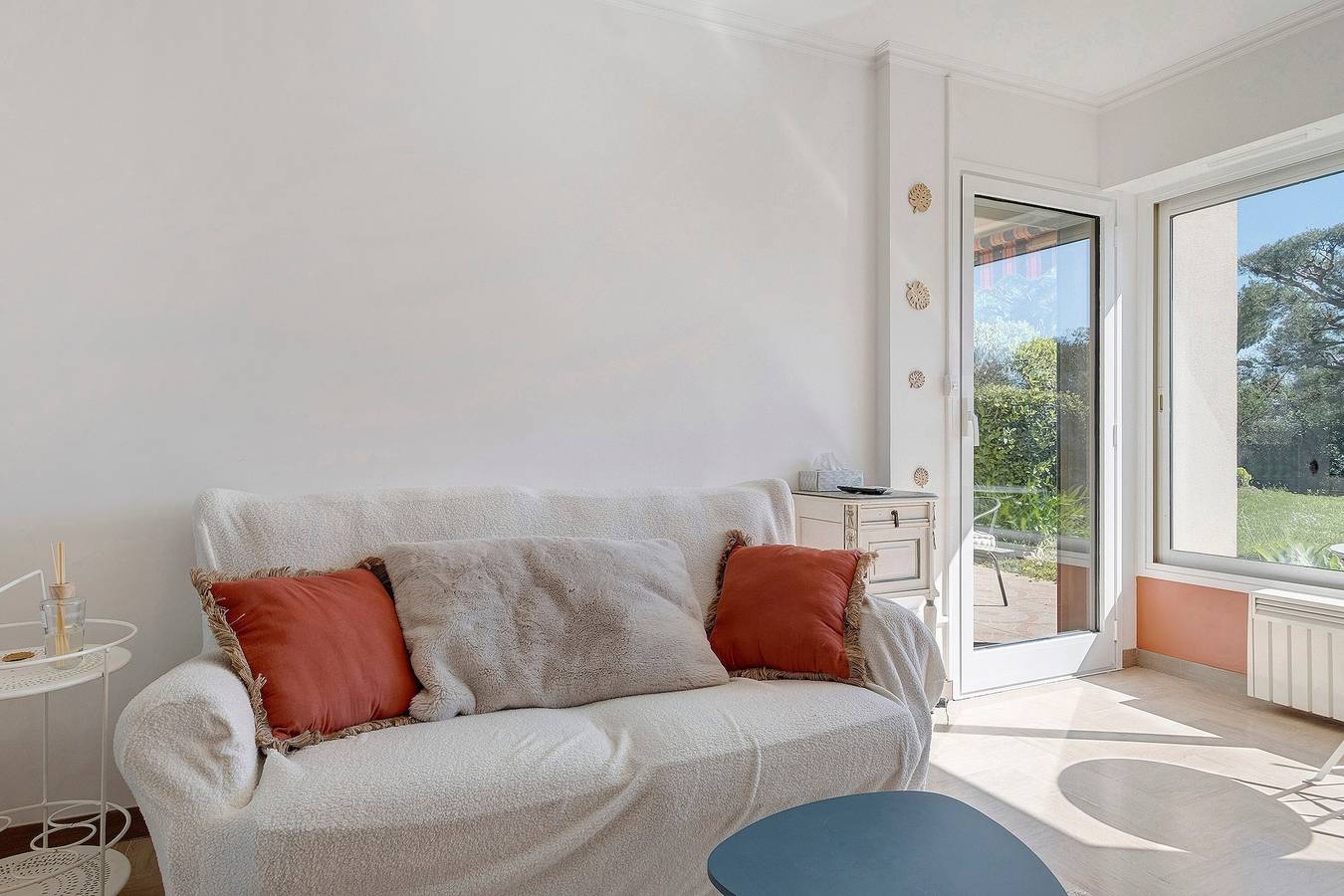 Geheel appartement, Antibes la Louisiane 2-kamer appartement met tuin, zwembad, tennis en parking in Antibes, Middellandse Zeekust (Frankrijk)