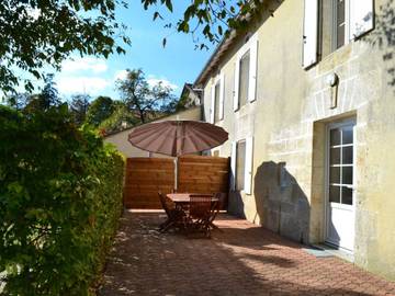 Gîte pour 6 personnes, avec jardin à Salles-Lavalette