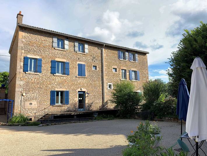 Gîte pour 12 personnes, avec balcon ainsi que jardin et piscine
